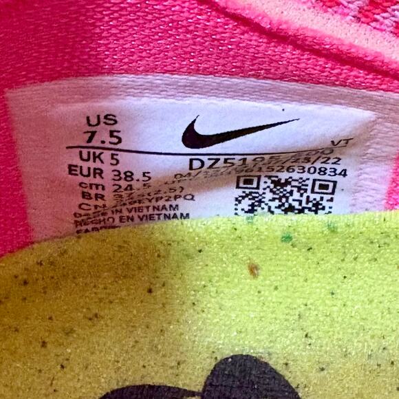 Nike VaporMax Sneaker- Women’s Size 7.5 - Picture 9 of 9